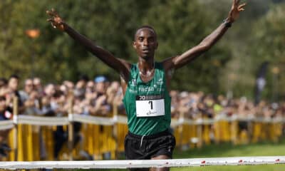 El atleta de Burundi Rodrigue Kwizera se impone en la Cross internacional Zornotza celebrada en Amorebieta-Etzano. EFE/ Miguel Toña