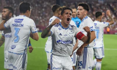 Jugadores de Cruzeiro celebran un gol de Kaio Jorge en un partido de las semifinales de la Copa Sudamericana. EFE/ Juan Ignacio Roncoroni