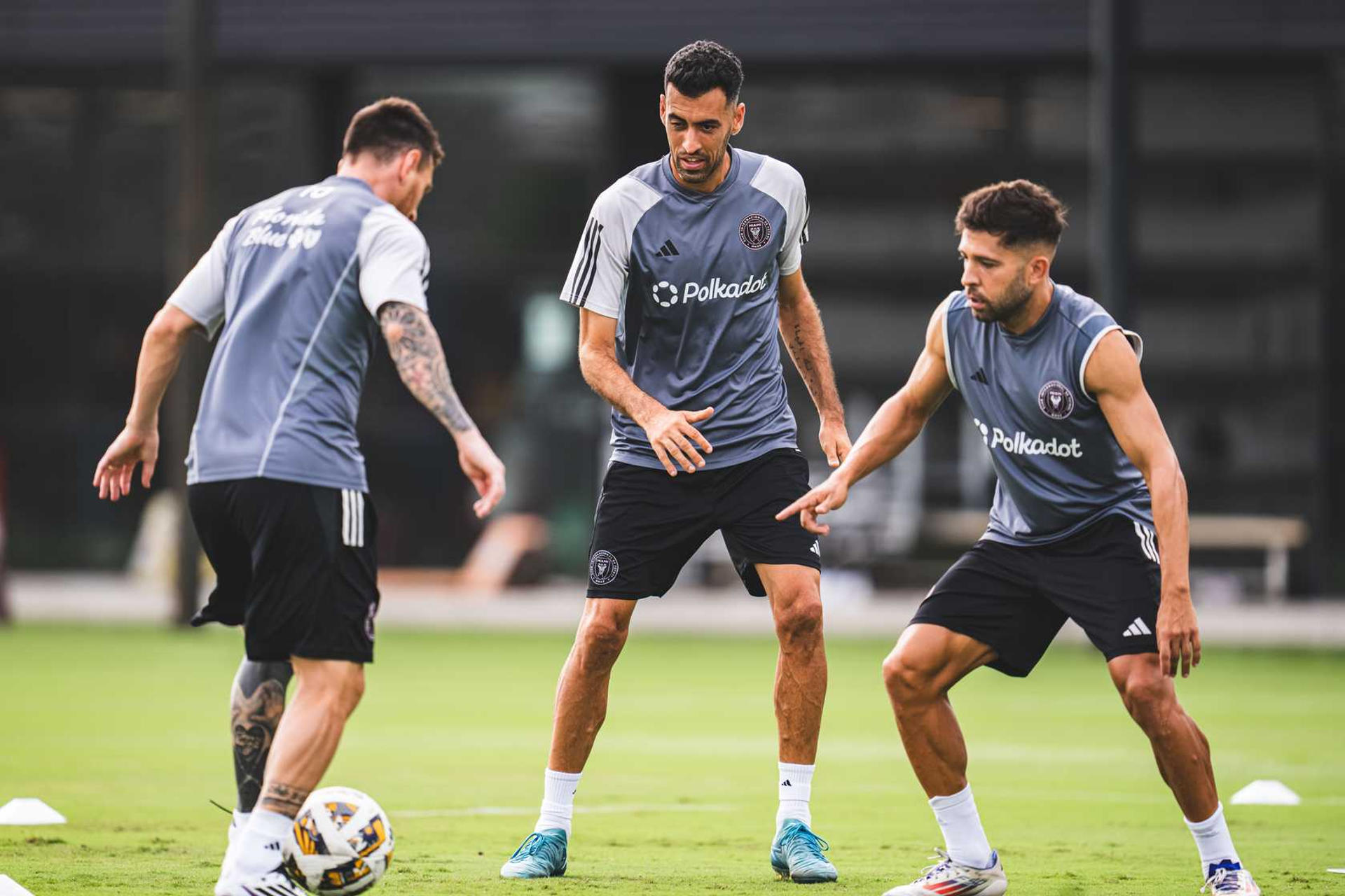 Fotografía de archivo cedida por el Inter Miami de los jugadores Leo Messi (i), Sergio Busquets (c) y Jordi Alba. EFE/ Inter Miami