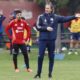 Fotografía cedida por la Federación de Fútbol de Chile (FFCh) del seleccionador Ricardo Gareca durante un entrenamiento este martes en Santiago de cara al partido de eliminatorias del Mundial de 2026, el 10 de octubre, contra Brasil. EFE/ FFCh (SOLO USO EDITORIAL)