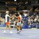 Carlos Alcaraz (dch) estrecha la mano de Jannik Sinner, después de derrotarlo en el partido de los cuartos de final que duró cinco horas en el Abierto de Tenis de Estados Unidos disputado el 8 de septiembre de 2022, en Flushing Meadows. EFE/EPA/JASON SZENES