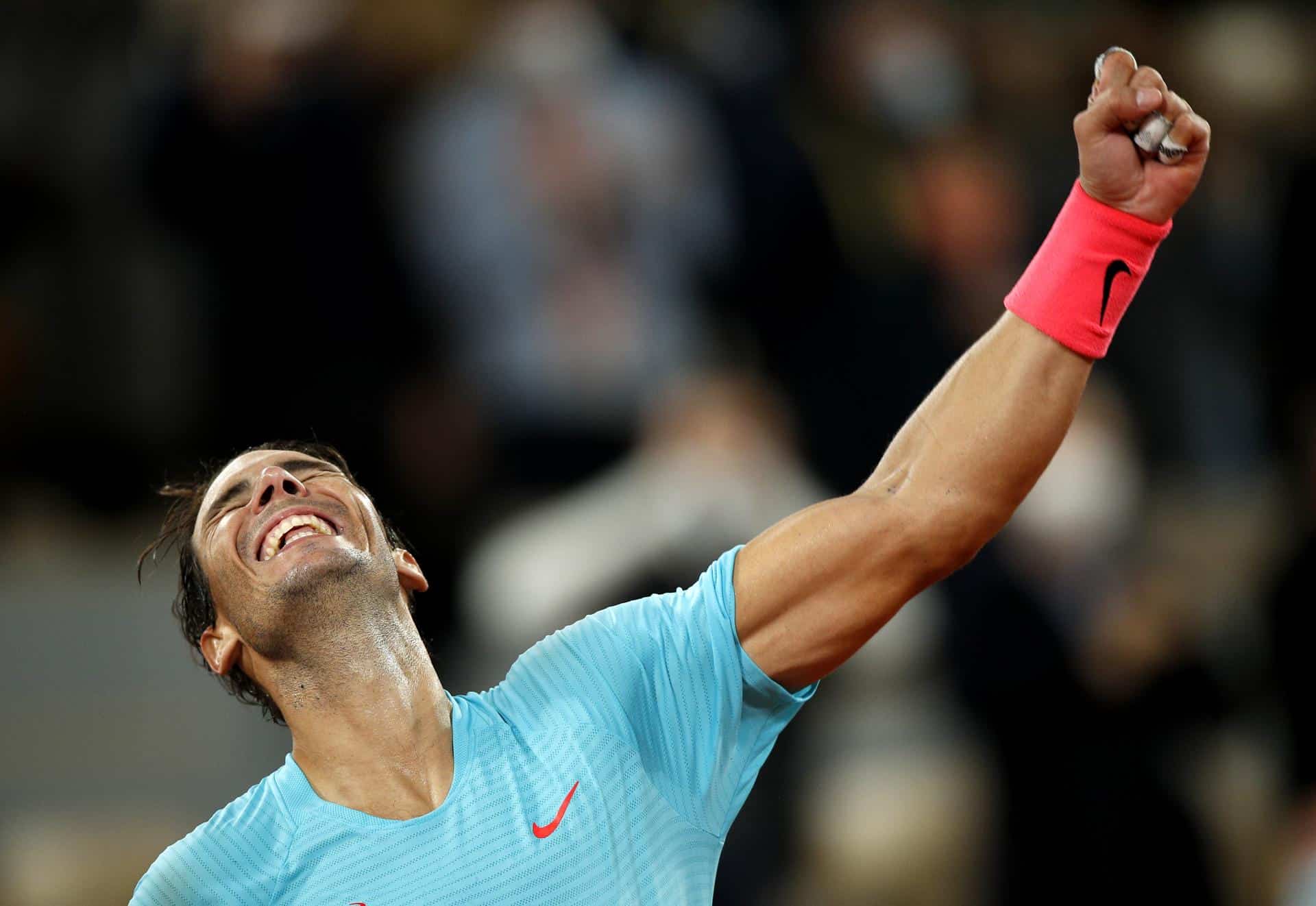 Rafael Nadal reacciona tras ganar a Novak Djokovic en el Roland Garros de 2020. EFE/EPA/YOAN VALAT