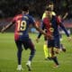 El centrocampista del Barcelona Pedri celebra con Lamine Yamal (i) tras marcar el segundo gol ante el Sevilla, durante el partido de LaLiga que FC Barcelona y Sevilla FC disputan este domingo en el estadio Lluis Companys. EFE/Alberto Estévez