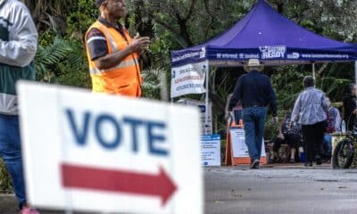 Señal que indica el lugar para depositar el voto anticipado en las elecciones de Estados Unidos. EFE/EPA/Cristóbal Herrera