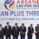 (De izq. a der.) La primera ministra de Tailandia, Paetongtarn Shinawatra; el primer ministro de Vietnam, Pham Minh Chinh; el presidente de Corea del Sur, Yoon Suk-yeol; el primer ministro de Japón, Shigeru Ishiba; el primer ministro de Laos, Sonexay Siphandone; el primer ministro de China, Li Qiang; el primer ministro de Malasia, Anwar Ibrahim, y el primer ministro de Camboya, Hun Manet, se preparan este jueves para una sesión de fotos durante la 27ª Cumbre de la ASEAN Más Tres como parte de la cumbre de la Asociación de Naciones del Sudeste Asiático (ASEAN) en el Centro de Convenciones de Vientián. EFE/EPA/RUNGROJ YONGRIT