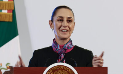 La presidenta de México, Claudia Sheinbaum, habla durante una conferencia de prensa este viernes, en el Palacio Nacional de la Ciudad de México (México). EFE/ José Méndez