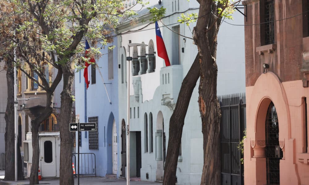 Fotografía del 28 de septiembre de 2024 de la casa del presidente de Chile, Gabriel Boric, en el Barrio Yungay, en Santiago (Chile). EFE/ Elvis González