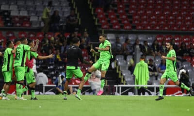 Los jugadores del FC Juárez festejan un gol en el Estadio Azteca en Ciudad de México (México). EFE/Sáshenka Gutiérrez