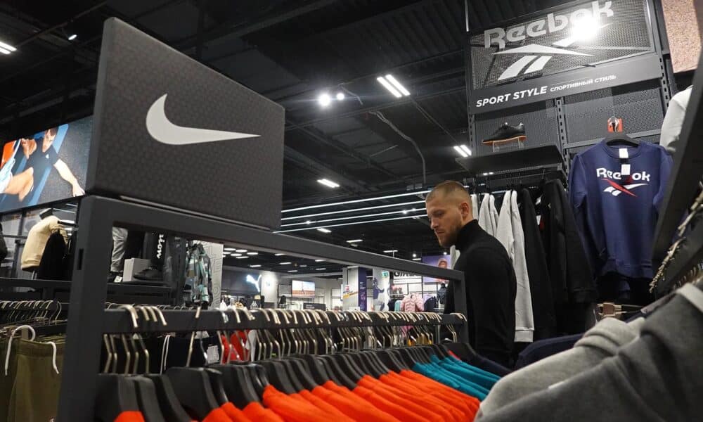 Imagen de archivo de una tienda de la firma de ropa deportiva Nike. EFE/EPA/Maxim Shipenkov