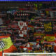 Aficionados atléticos en el fondo sur del Metropolitano, en una foto de archivo. EFE/Juanjo Martín