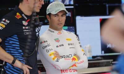 El mexicano Sergio Pérez de Red Bull participa en la segunda practica del Gran Premio de México este viernes, en el Autódromo de los Hermanos Rodríguez en Ciudad de México (México). EFE/ Isaac Esquivel