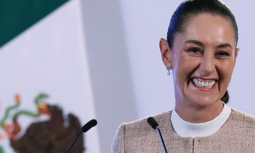 La presidenta de México, Claudia Sheinbaum, participa este lunes durante una conferencia de prensa en Palacio Nacional de la Ciudad de México (México). EFE/ Mario Guzmán