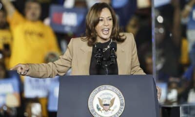 Fotografía de archivo del 24 de octubre de 2024 de la vicepresidenta estadounidense y candidata presidencial, Kamala Harris, mientras habla durante un mitin de campaña en el estadio James R. Hallford en Clarkston, Georgia (EE. UU). EFE/Erik S. Lesser