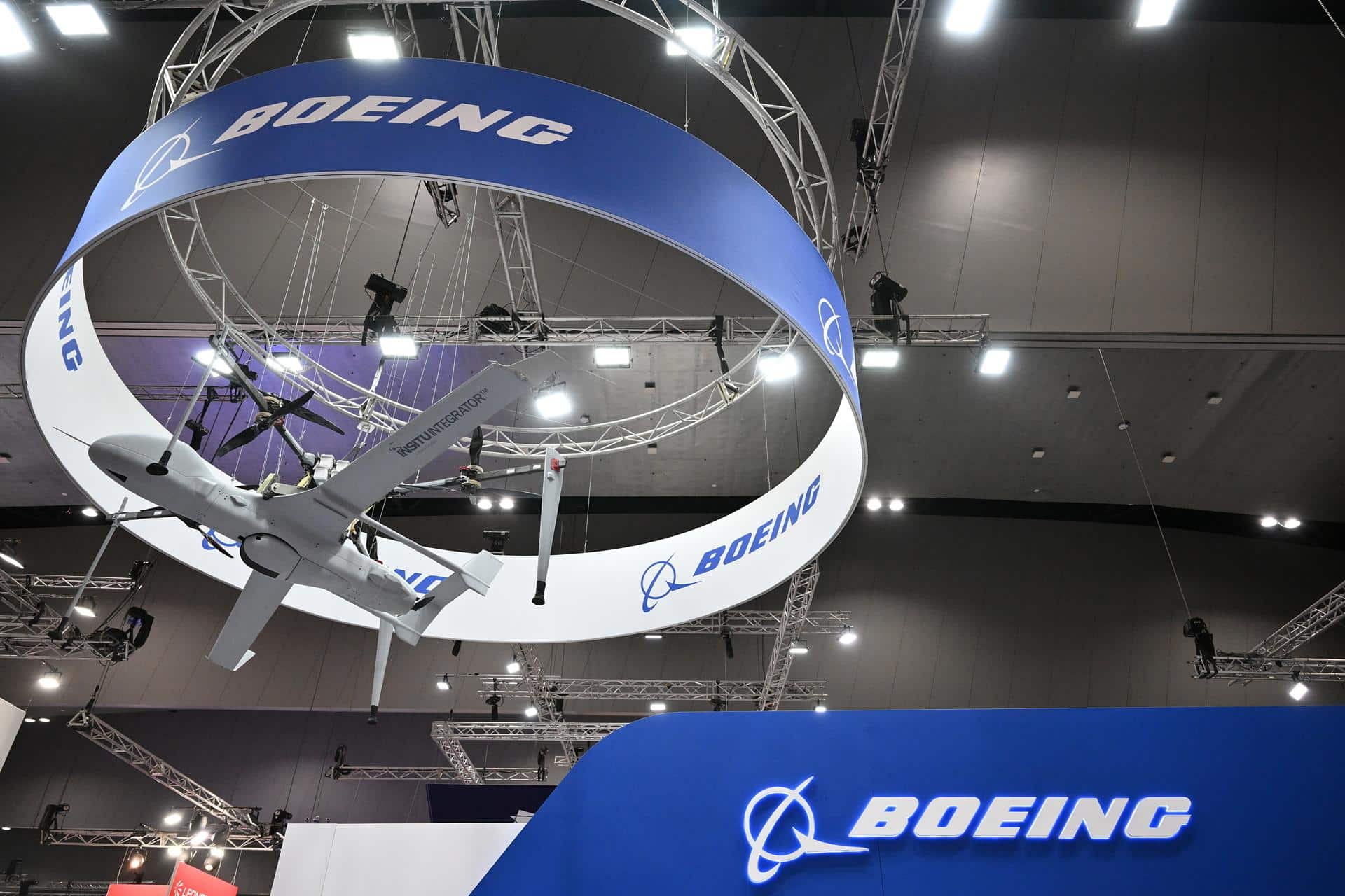 Fotografía de archivo de un dron de Boeing en exhibición durante la Exposición Internacional de Defensa Terrestre LandForces en el Centro de Convenciones y Entretenimiento de Melbourne, Australia, el 11 de septiembre de 2024. EFE/EPA/Joel Carrett