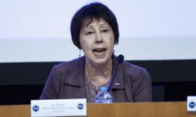 Nicola Fox, administradora asociadada para el Consejo de Administración de la Misión Científica de la NASA, interviene durante un acto organizado por el 60º aniversario del Complejo de Comunicaciones con el Espacio Profundo de Madrid de la NASA en Robledo de Chavela, Madrid, este lunes. EFE/ Rodrigo Jiménez