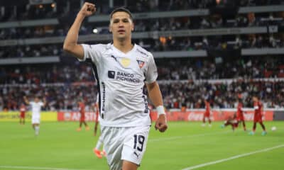 Alex Arce de LDU celebra un gol en una imagen de archivo. EFE/ José Jácome