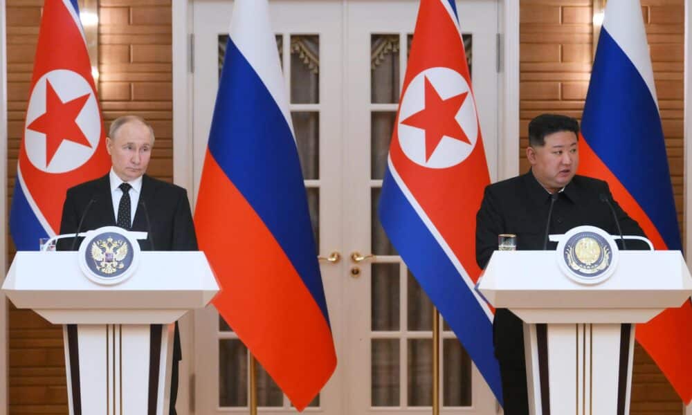 Fotografía de archivo que muestra un momento de la visita en junio de 2024 del presidente de Rusia, Vladímir Putin, a Pyongyang, donde se reunió con el líder norcoreano, Kim Jong-un. EFE/EPA/KRISTINA KORMILITSYNA/SPUTNIK/KREMLIN POOL MANDATORY CREDIT