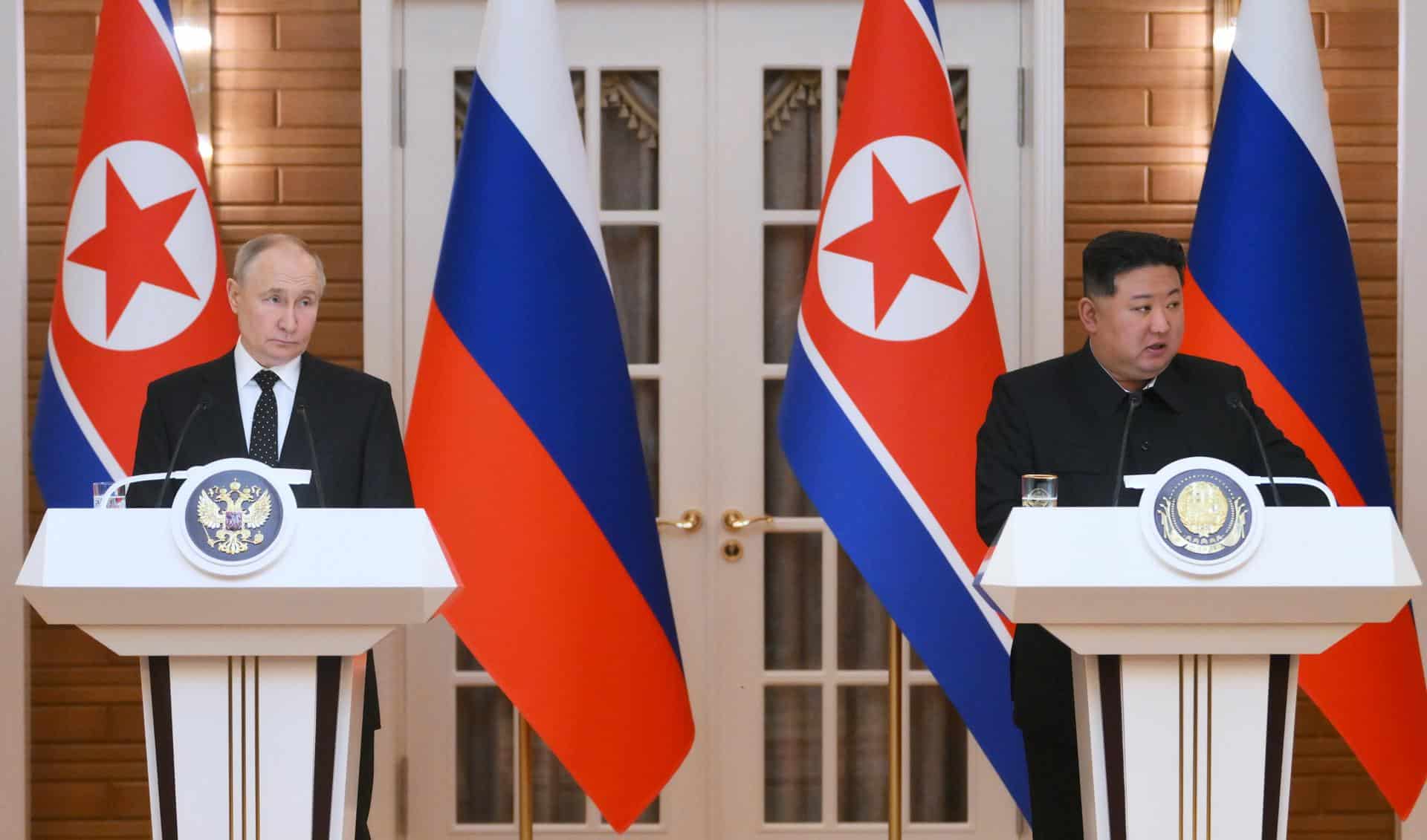 Fotografía de archivo que muestra un momento de la visita en junio de 2024 del presidente de Rusia, Vladímir Putin, a Pyongyang, donde se reunió con el líder norcoreano, Kim Jong-un. EFE/EPA/KRISTINA KORMILITSYNA/SPUTNIK/KREMLIN POOL MANDATORY CREDIT