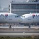 Fotografía de archivo de aviones de la aerolínea LATAM en el aeropuerto Internacional Arturo Merino Benítez de Santiago (Chile). EFE/ Alberto Valdés