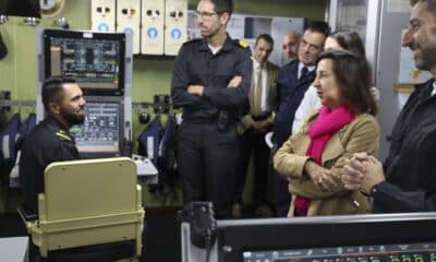 La ministra de Defensa española, Margarita Robles, visita a los buques integrados en la SNMG-2 BAC Cantabria y la fragata Cristóbal Colón. Robles visitó este miércoles las dotaciones en el sur de Italia integradas en la fuerza naval de la OTAN en el Mediterráneo y agradeció al contingente su "compromiso con la paz" en estos momentos "muy difíciles" para el mundo. EFE/ MºDefensa/Rubén Somonte /SOLO USO EDITORIAL/SOLO DISPONIBLE PARA ILUSTRAR LA NOTICIA QUE ACOMPAÑA (CRÉDITO OBLIGATORIO)