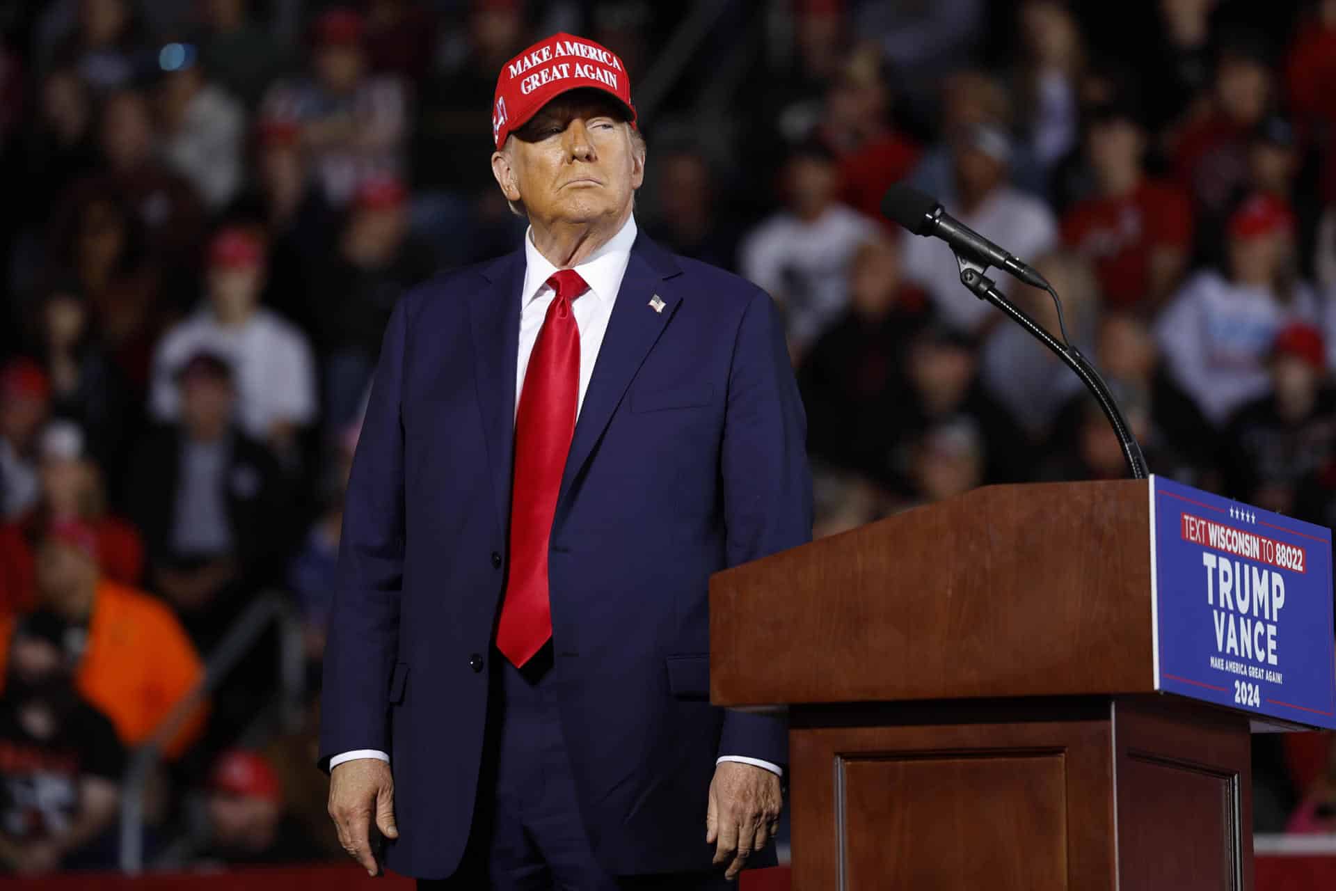 Fotografía del 6 de octubre de 2024 del expresidente estadounidense Donald Trump durante un mitín de campaña en Wisconsin (Estados Unidos). EFE/ Jeffrey Phelps