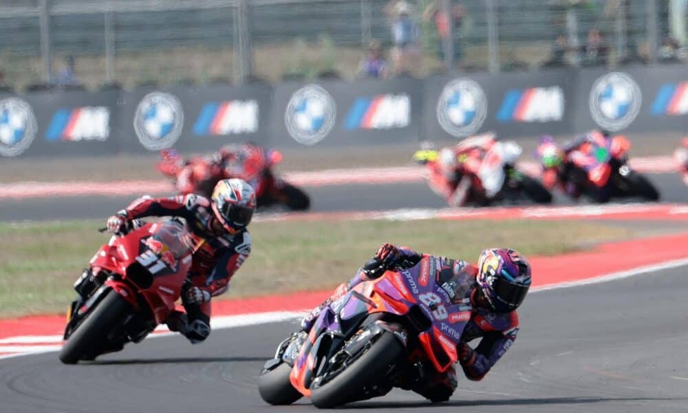 El piloto español de Prima Pramac Jorge Martín (d) en una imagen de archivo de esta temporada. EFE/EPA/ADI WEDA