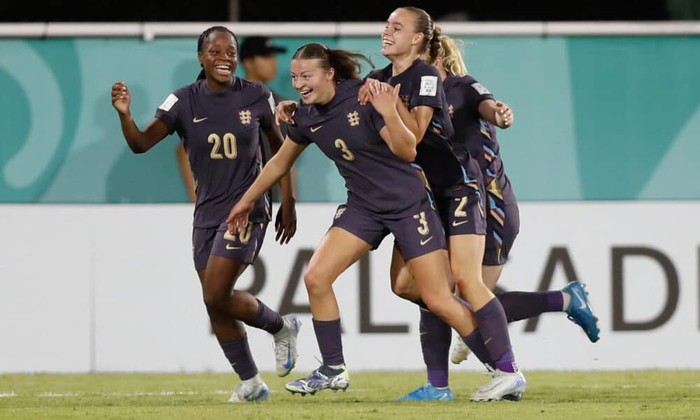 Jugadoras de Inglaterra celebran un gol ante México. EFE/ Diana Sánchez