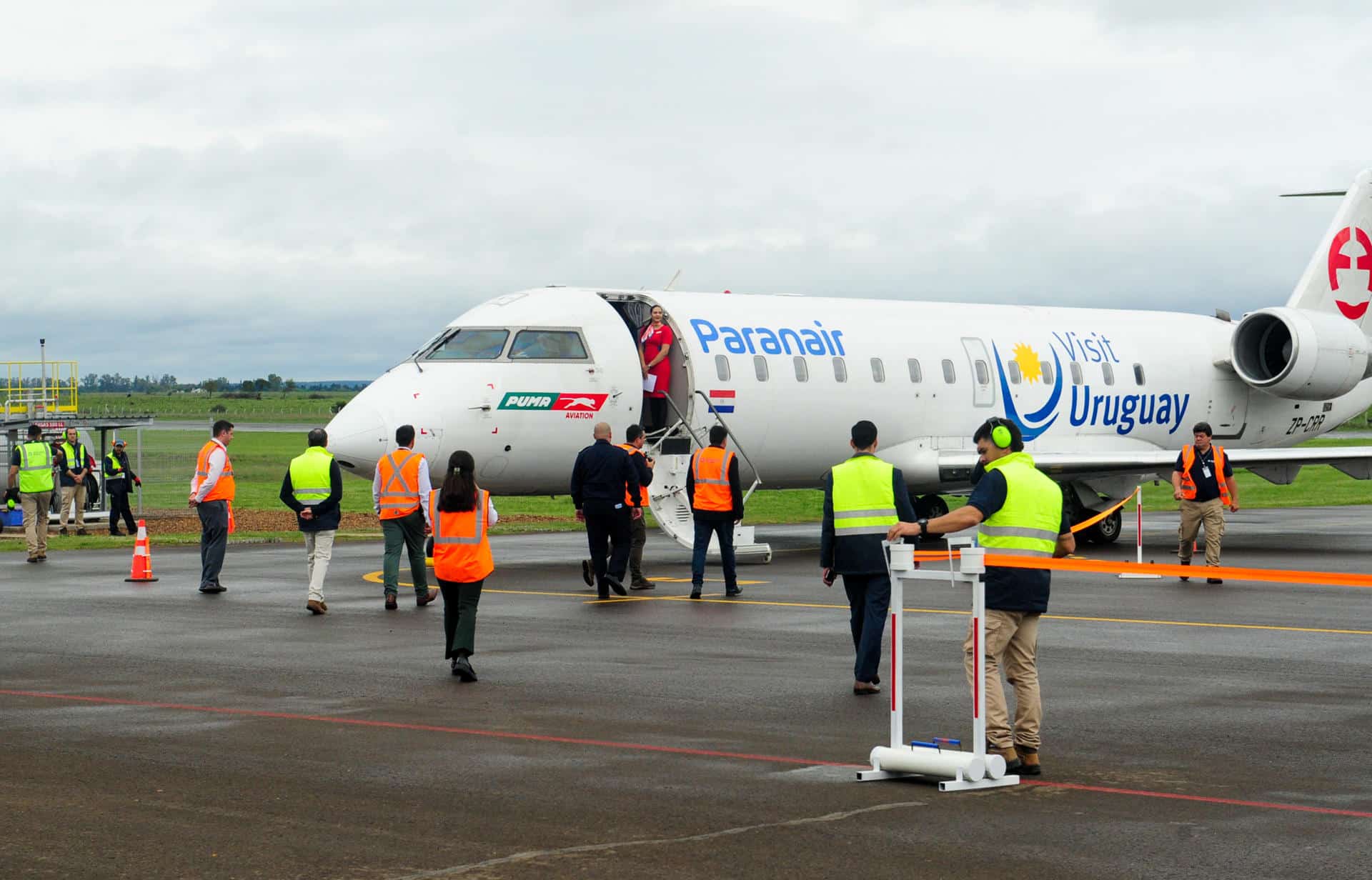 Fotografía cedida por la Presidencia de Uruguay de la pista del Aeropuerto Internacional de Salto durante la inauguración de la ruta aérea que unirá Montevideo y Salto, este martes en Salto (Uruguay). EFE/ Martin Valente Cardinal /Presidencia de Uruguay