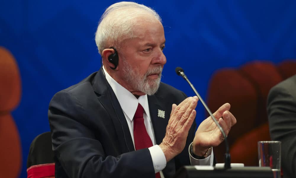 Fotografía de archivo del presidente de Brasil, Luiz Inácio Lula da Silva (i). EFE/ Luis Gandarillas