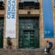 Fotografía de la entrada de una universidad cerrada durante una huelga este jueves en Buenos Aires (Argentina). EFE/ Juan Ignacio Roncoroni