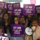 Mujeres participan en una protesta durante el Día de la Mujer este viernes, en La Paz (Bolivia). La Defensoría del Pueblo de Bolivia alertó los "intentos de instrumentalización de la mujer con fines políticos" en ocasión de conmemorar el Día de la Mujer en el país andino y en una coyuntura que tiene divididos a los líderes del oficialista Movimiento al Socialismo (MAS), el expresidente boliviano Evo Morales y el presidente del país, Luis Arce, con acusaciones que involucran a mujeres. EFE/ Luis Gandarillas