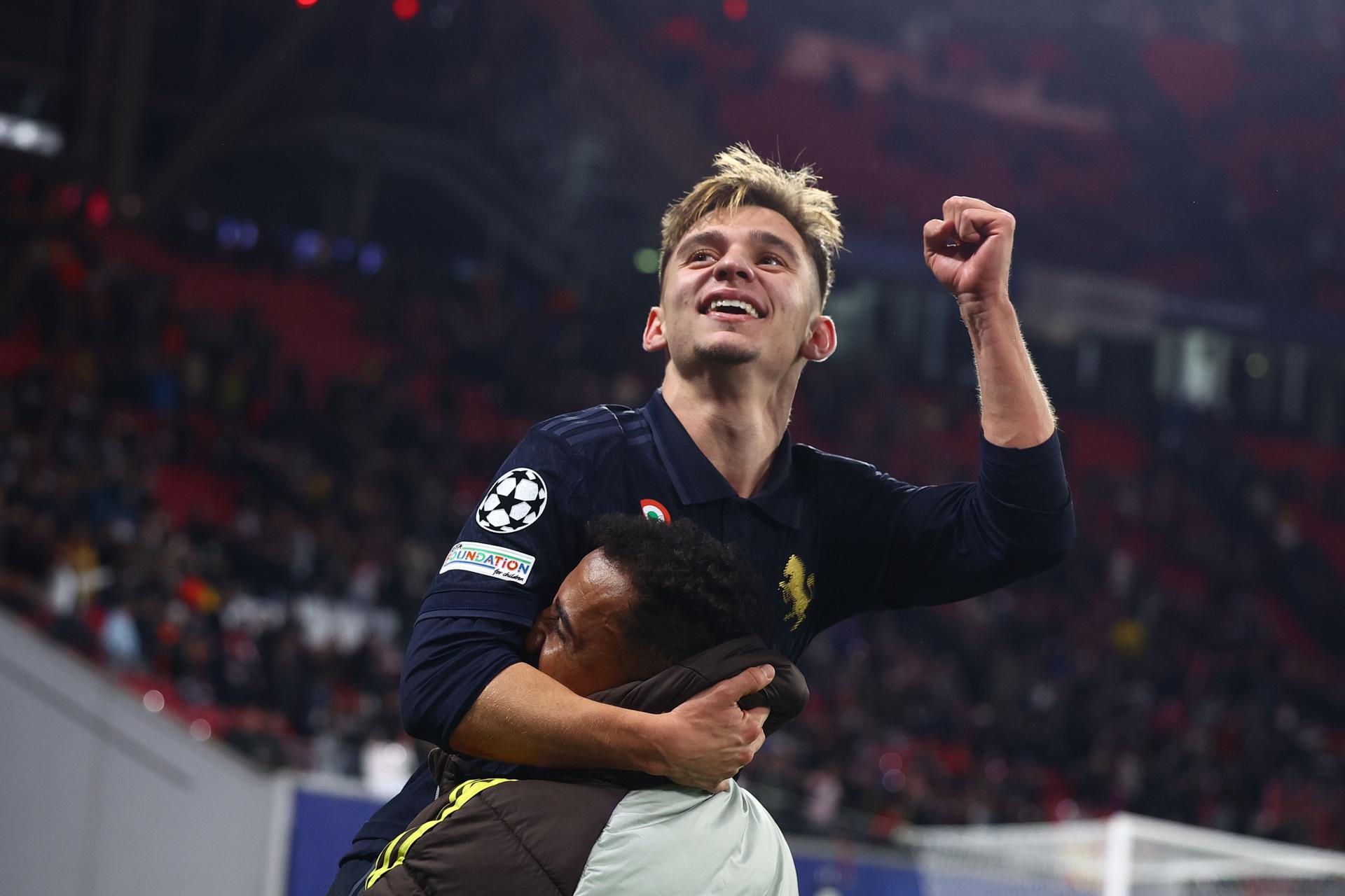 El jugador Francisco Conceicao celeba el gol de la victoria durante el partido de la segunda jornada de la UEFA Champions League que han jugado RB Leipzig y Juventus en Leipzig, Alemania. EFE/EPA/FILIP SINGER