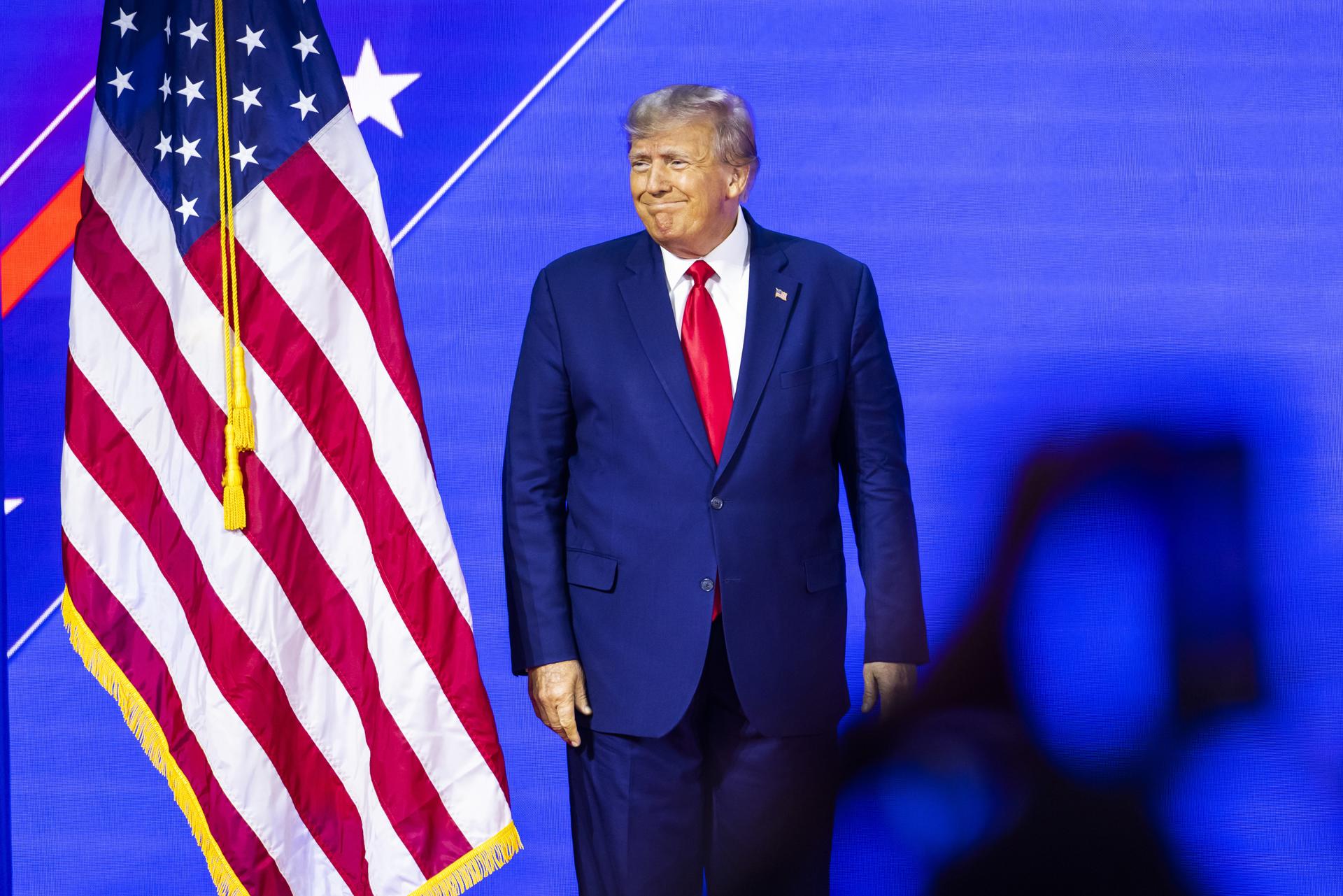 Fotografía de archivo en donde se ve al expresidente estadounidense Donald Trump en la Conferencia de Acción Política Conservadora (CPAC). EFE/JIM LO SCALZO