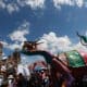 Una persona participa en el desfile de alebrijes monumentales este sábado, en Ciudad de México (México). EFE/Alex Cruz