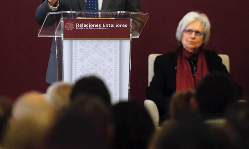 Fotografía cedida por la Secretaría de Relaciones Exteriores (SRE), del canciller mexicano Juan Ramón de la Fuente durante una conferencia de prensa en la Ciudad de México (México). EFE/Secretaría de Relaciones Exteriores/SOLO USO EDITORIAL/SOLO DISPONIBLE PARA ILUSTRAR LA NOTICIA QUE ACOMPAÑA (CRÉDITO OBLIGATORIO)