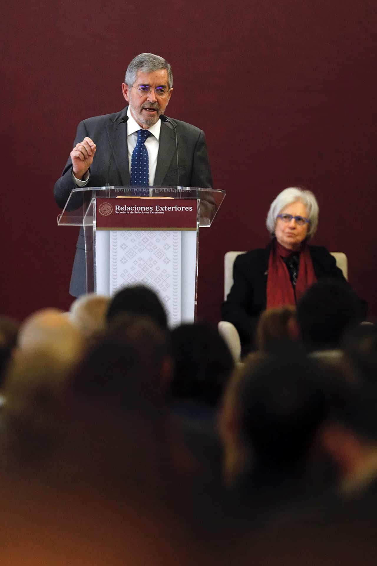 Fotografía cedida por la Secretaría de Relaciones Exteriores (SRE), del canciller mexicano Juan Ramón de la Fuente durante una conferencia de prensa en la Ciudad de México (México). EFE/Secretaría de Relaciones Exteriores/SOLO USO EDITORIAL/SOLO DISPONIBLE PARA ILUSTRAR LA NOTICIA QUE ACOMPAÑA (CRÉDITO OBLIGATORIO)