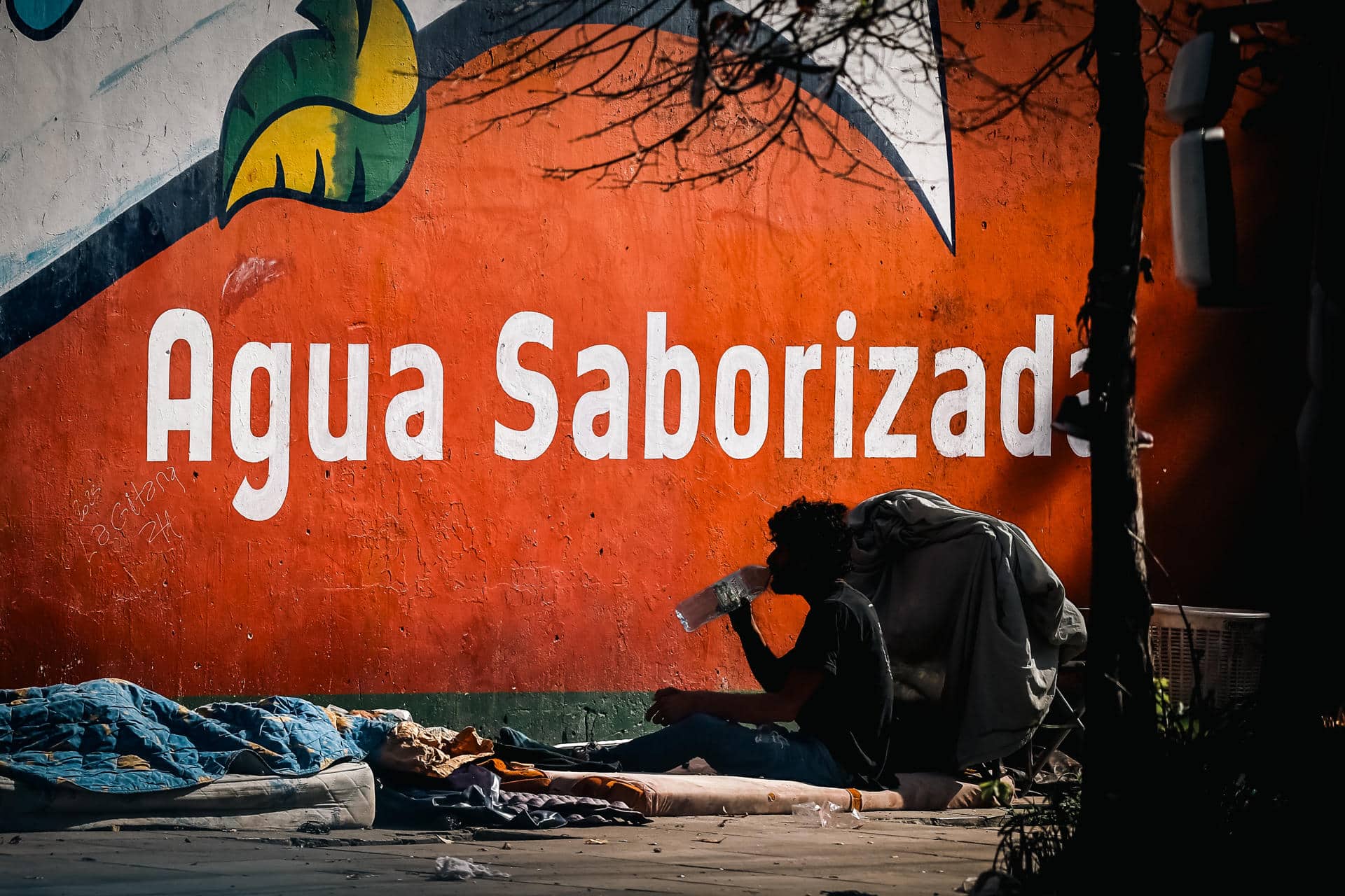 Fotografía de archivo del 27 de marzo de 2024 de una persona en situación de calle en Buenos Aires (Argentina). EFE/ Juan Ignacio Roncoroni