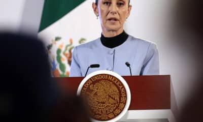 La presidenta de México, Claudia Sheinbaum, habla durante su conferencia de prensa matutina este jueves, en el Palacio Nacional de la Ciudad de México (México). EFE/ José Méndez