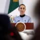 La presidenta de México, Claudia Sheinbaum, habla durante su conferencia de prensa matutina este jueves, en el Palacio Nacional de la Ciudad de México (México). EFE/ José Méndez