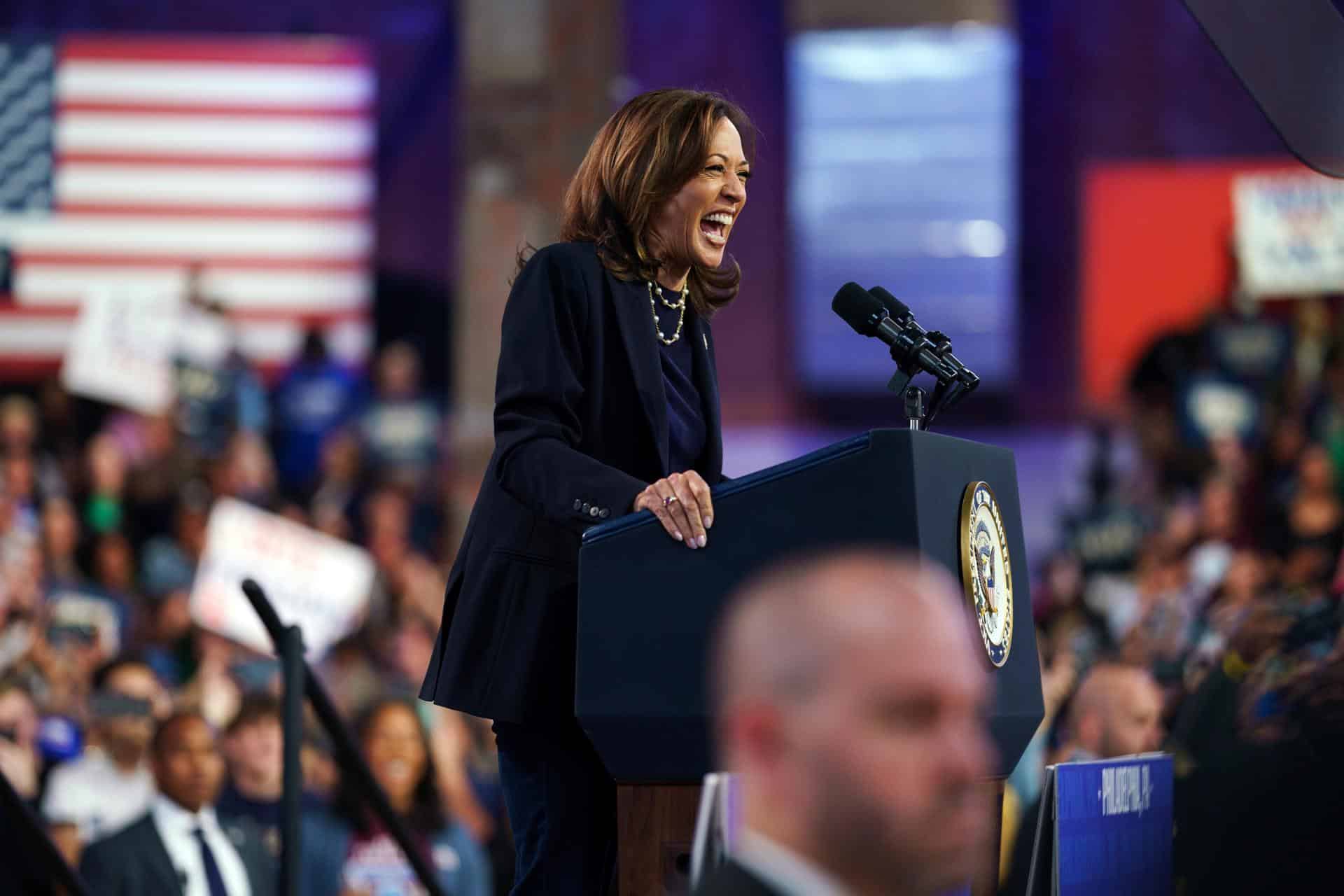 La vicepresiedenta estadounidense y candidata demócrata a la Casa Blanca, Kamala Harris, habló de su proyecto de gobierno el domingo 27 de octubre de 2024 en Filadelfia (Pennsylvania, EE.UU.). EFE/EPA/Will Oliver