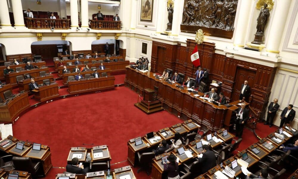 Vista de archivo del interior del Congreso de Perú. EFE/ Paolo Aguilar