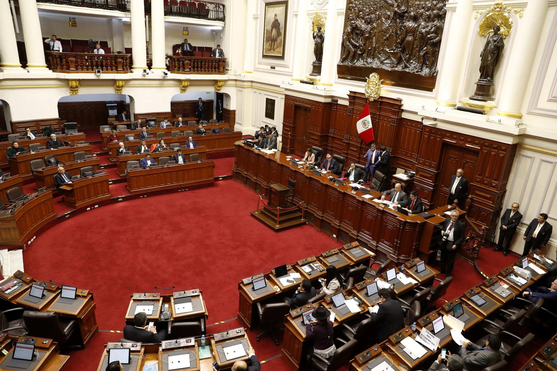 Vista de archivo del interior del Congreso de Perú. EFE/ Paolo Aguilar