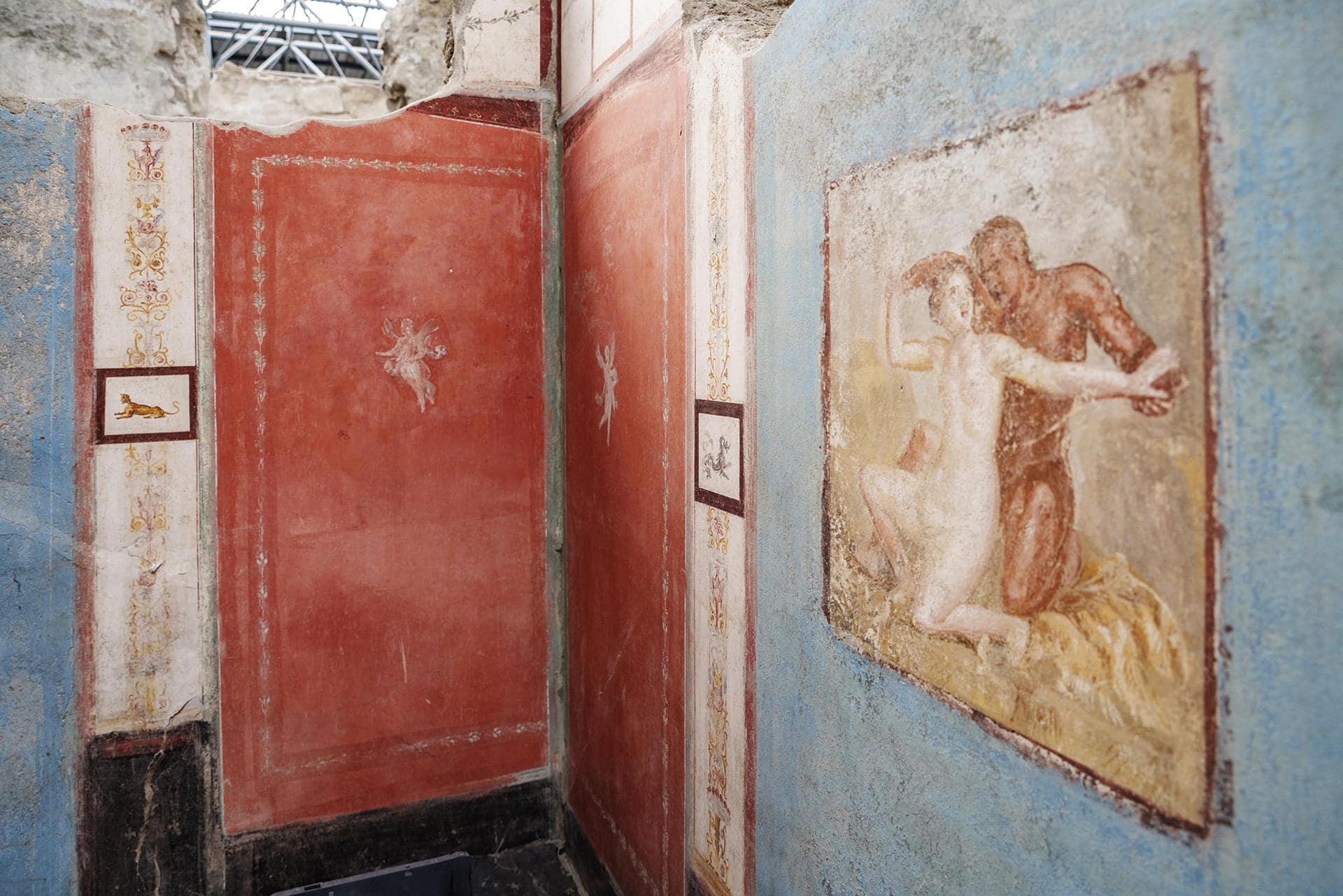 Nuevos frescos en buen estado, entre ellos uno sobre el mito griego de Hipólito y Fedra, han sido descubiertos en la excavación de unas pequeñas casas en Pompeya, la antigua ciudad romana sepultada por la erupción del volcán Vesubio hace dos milenios,.EFE/Parque Arqueológico de Pompeya / Annasilviavacca/SOLO USO EDITORIAL/SOLO DISPONIBLE PARA ILUSTRAR LA NOTICIA QUE ACOMPAÑA (CRÉDITO OBLIGATORIO)