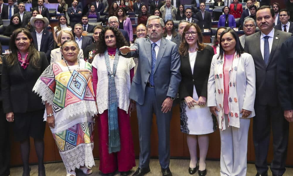 Fotografía cedida por el Senado mexicano, de Juan Ramón de la Fuente al rendir protesta como titular de la Secretaría de Relaciones Exteriores (SRE), este miércoles en la Ciudad de México (México). EFE/ Senado de la República/SOLO USO EDITORIAL/SOLO DISPONIBLE PARA ILUSTRAR LA NOTICIA QUE ACOMPAÑA (CRÉDITO OBLIGATORIO)