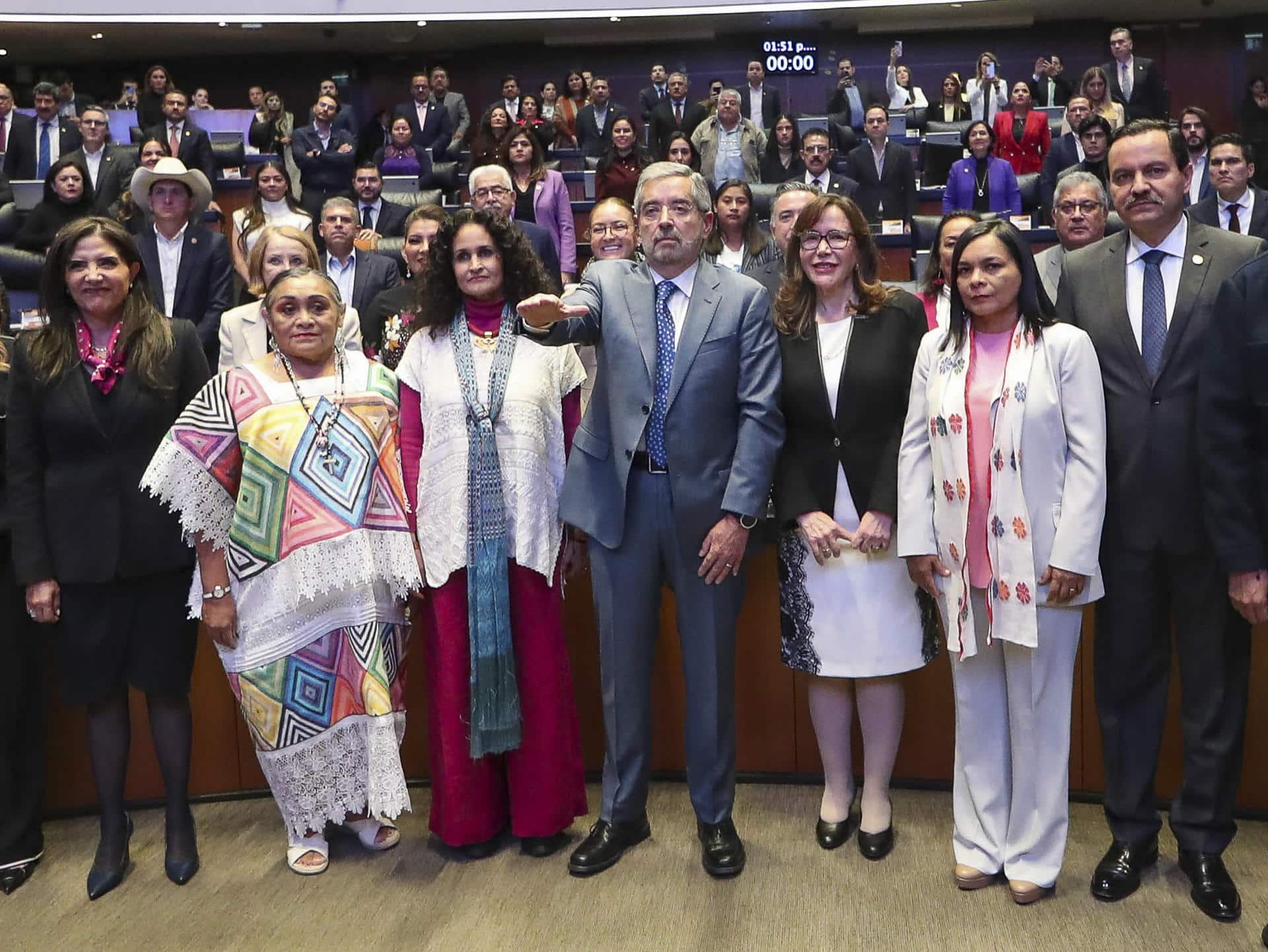 Fotografía cedida por el Senado mexicano, de Juan Ramón de la Fuente al rendir protesta como titular de la Secretaría de Relaciones Exteriores (SRE), este miércoles en la Ciudad de México (México). EFE/ Senado de la República/SOLO USO EDITORIAL/SOLO DISPONIBLE PARA ILUSTRAR LA NOTICIA QUE ACOMPAÑA (CRÉDITO OBLIGATORIO)