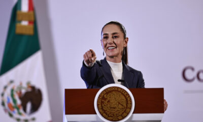 La presidenta de México, Claudia Sheinbaum, habla este miércoles, durante su primer conferencia de prensa, ofrecida en Palacio Nacional de la Ciudad de México (México). EFE/ Sáshenka Gutiérrez