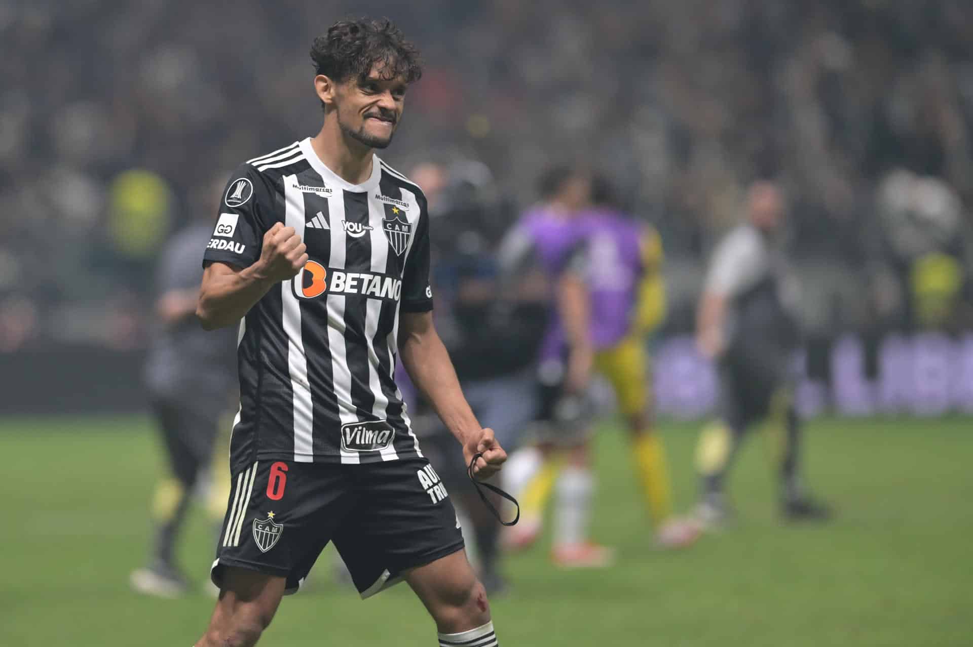 Gustavo Scarpa de Atlético Mineiro celebra el paso a semifinales de la Copa Libertadores en el estadio Arena MRV en Belo Horizonte (Brasil). EFE/ Joao Guilherme