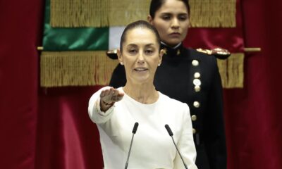 La presidenta de México Claudia Sheinbaum, toma protesta en la Cámara de Diputados este martes en la Ciudad de México (México). EFE/José Méndez