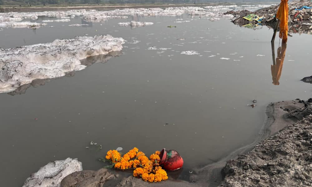 Vista del río Yamuna, uno de los más contaminados del mundo, a pocos kilómetros del centro de Nueva Delhi, el 22 de octubre de 2024. EFE/ Juan Verano