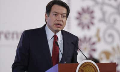 El secretario de Educación Mario Delgado, habla este miércoles durante una rueda de la presidenta de México Claudia Sheinbaum, en Palacio Nacional de la Ciudad de México. EFE/ Isaac Esquivel